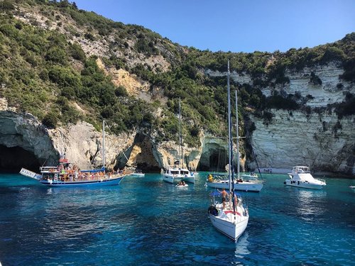 ΕΚΔΡΟΜΕΣ ΜΕ ΣΚΑΦΟΣ