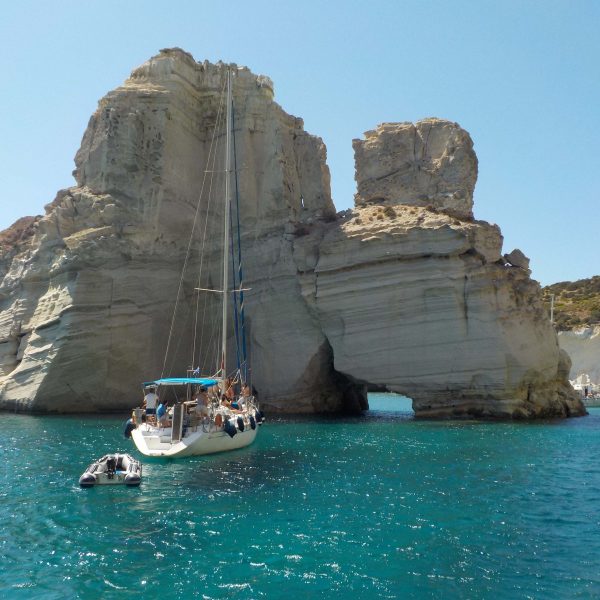 DISCOVER MILOS BY THE SEA