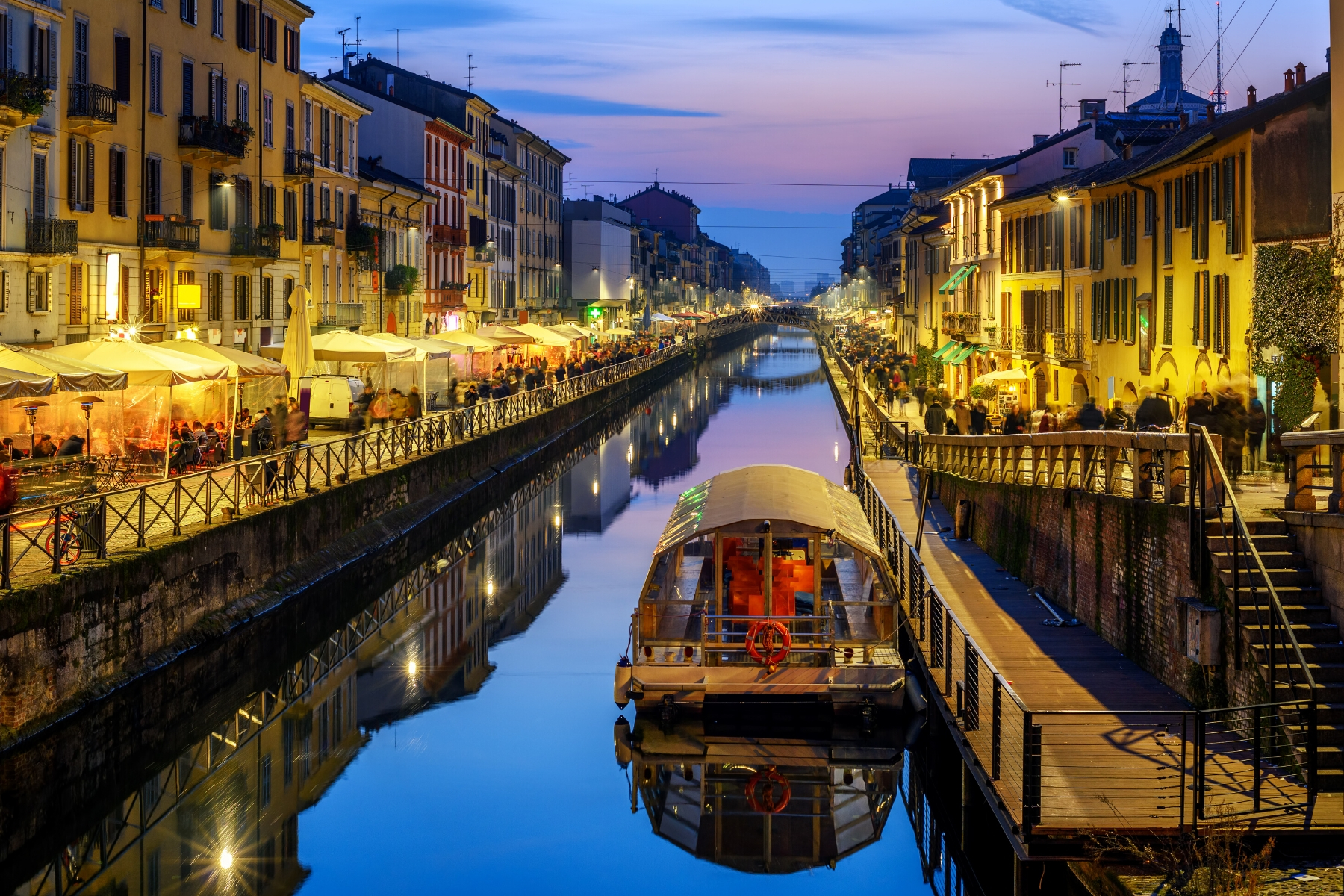 ΜΙΛΑΝΟ ΠΕΡΙΠΑΤΟΣ ΣΤΟ Naviglio Grande (Grand Canal) and Naviglio Pavese (Canal of Pavia)